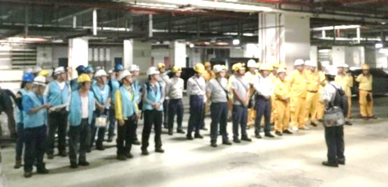 鴻順施工團隊於客戶廠區進行開工前工安宣導